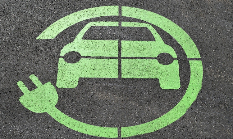Aviso Carga Electrica en Asfalto