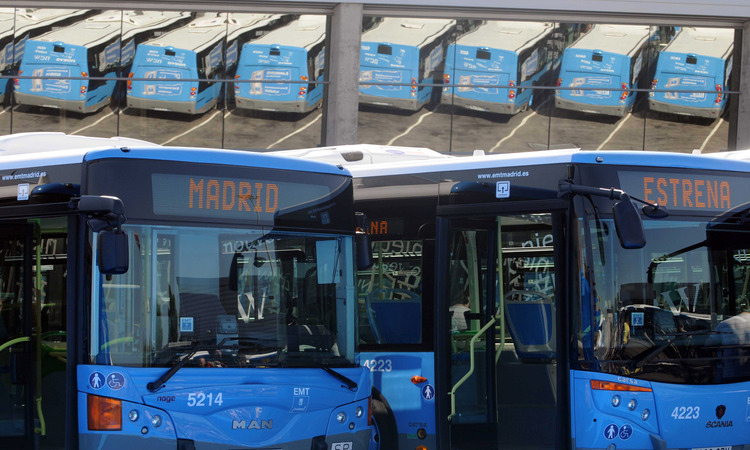 Flota EMT en las cocheras de Carabanchel