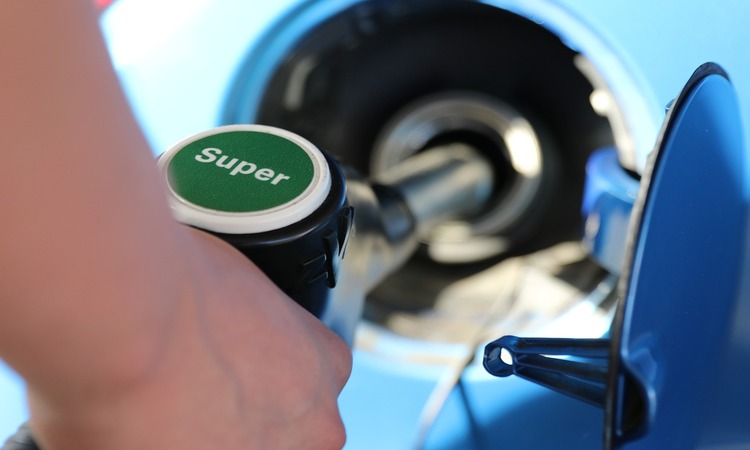 Repostando gasolina