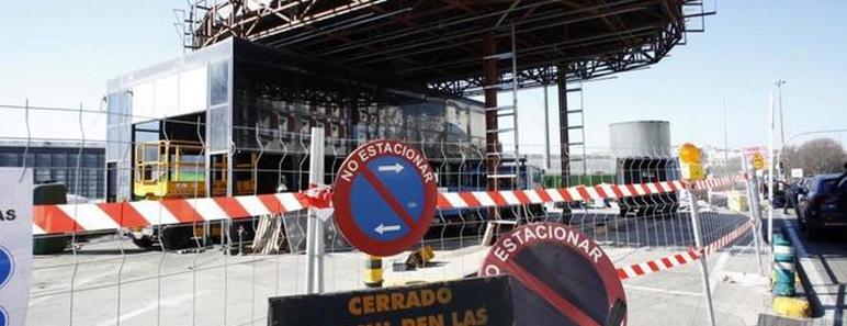 Obras de desmantelamiento de la gasolinera de Atocha. SERGIO GONZÁLEZ VALERO
